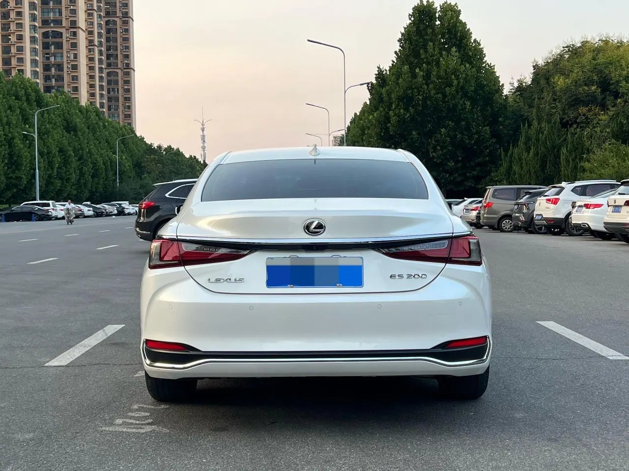 Lexus ES (Imported) 2023 ES200 2.0 Stepless Premium Edition Automatic Gear 8