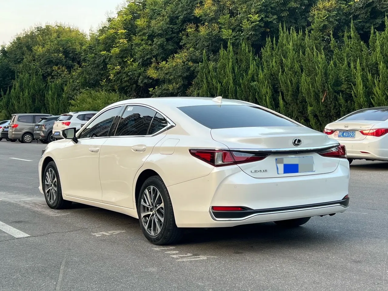 Lexus ES (Imported) 2023 ES200 2.0 Stepless Premium Edition Automatic Gear 9