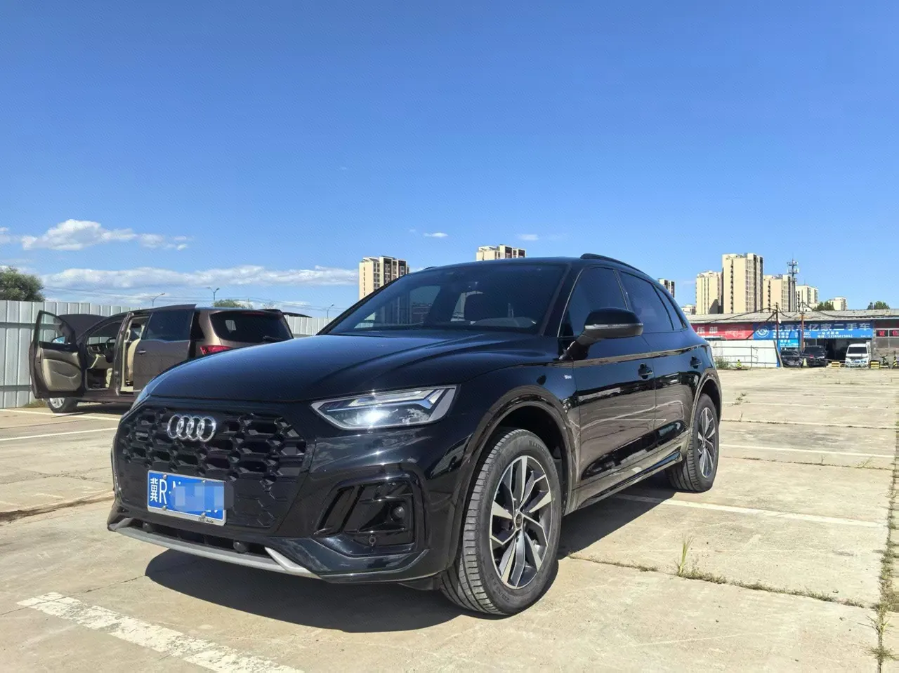 Open image lightbox: Audi 2023 Q5L 2.0TFSI 40TFSI luxury dynamic automatic