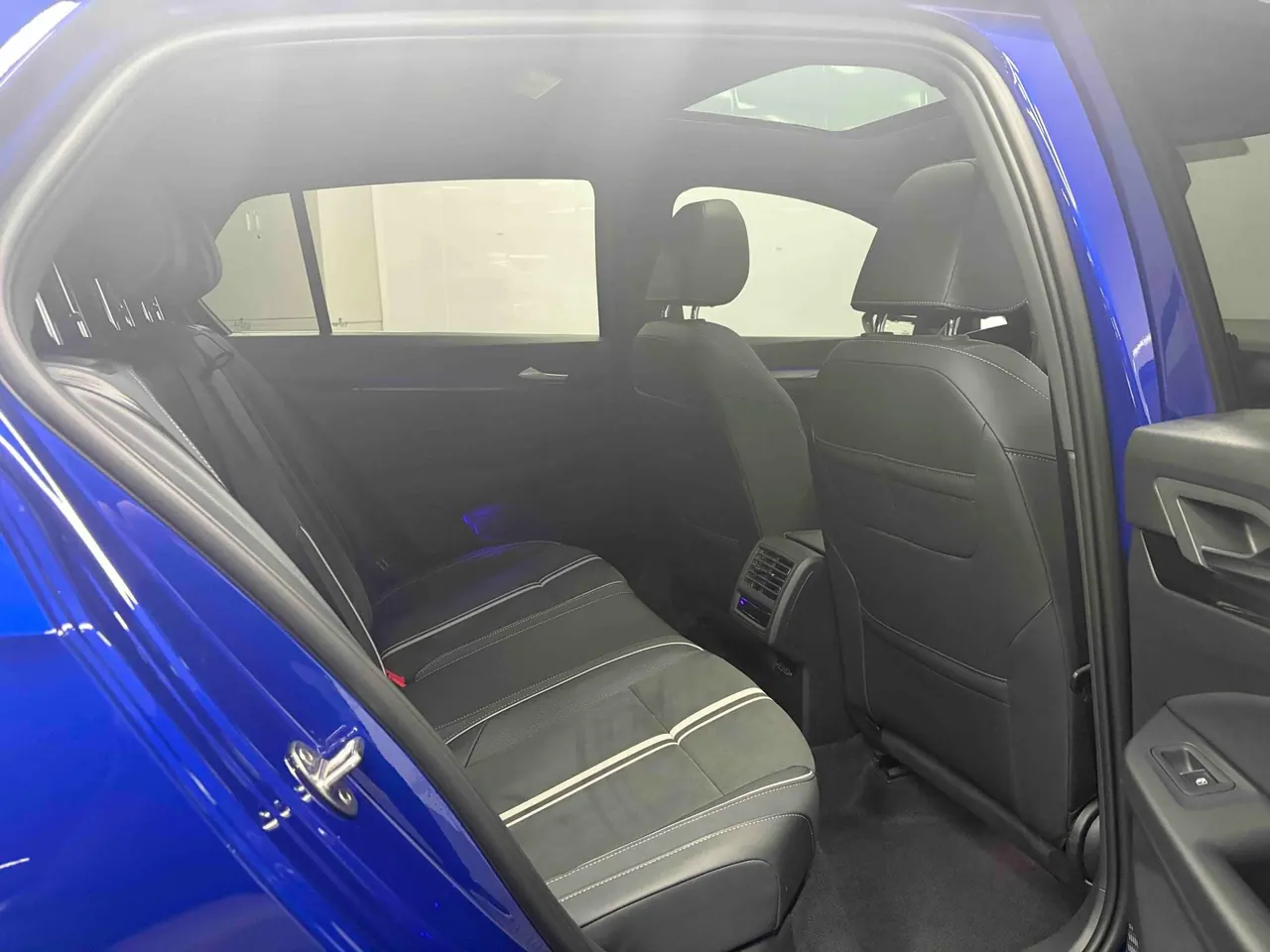 Volkswagen 2021 Golf 8 R-Line 1.4TSI 280TSI Automatic 10