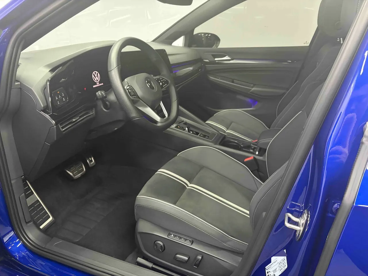 Volkswagen 2021 Golf 8 R-Line 1.4TSI 280TSI Automatic 14