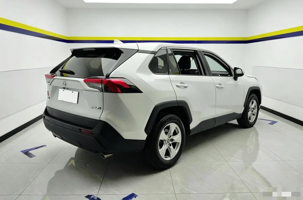 Toyota 2024 RAV4 Rongbo 2.0 Stepless Two-Drive City Edition Automatic Gear 3