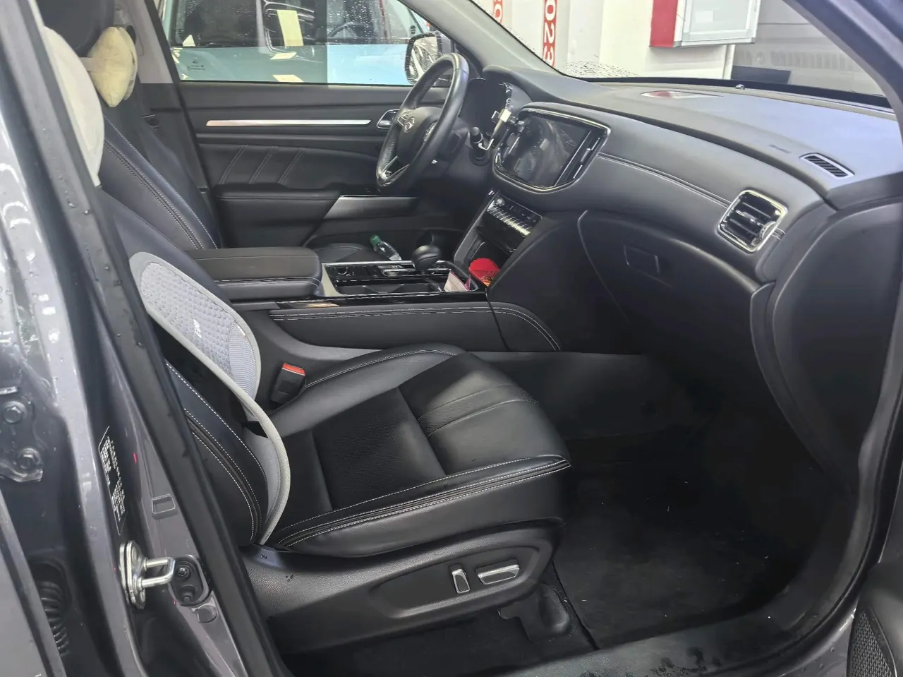 Chuanqi 2020 GS8 2.0T 390T Two-Drive Deluxe Zhilian Edition Seven-seat Automatic Gear 8