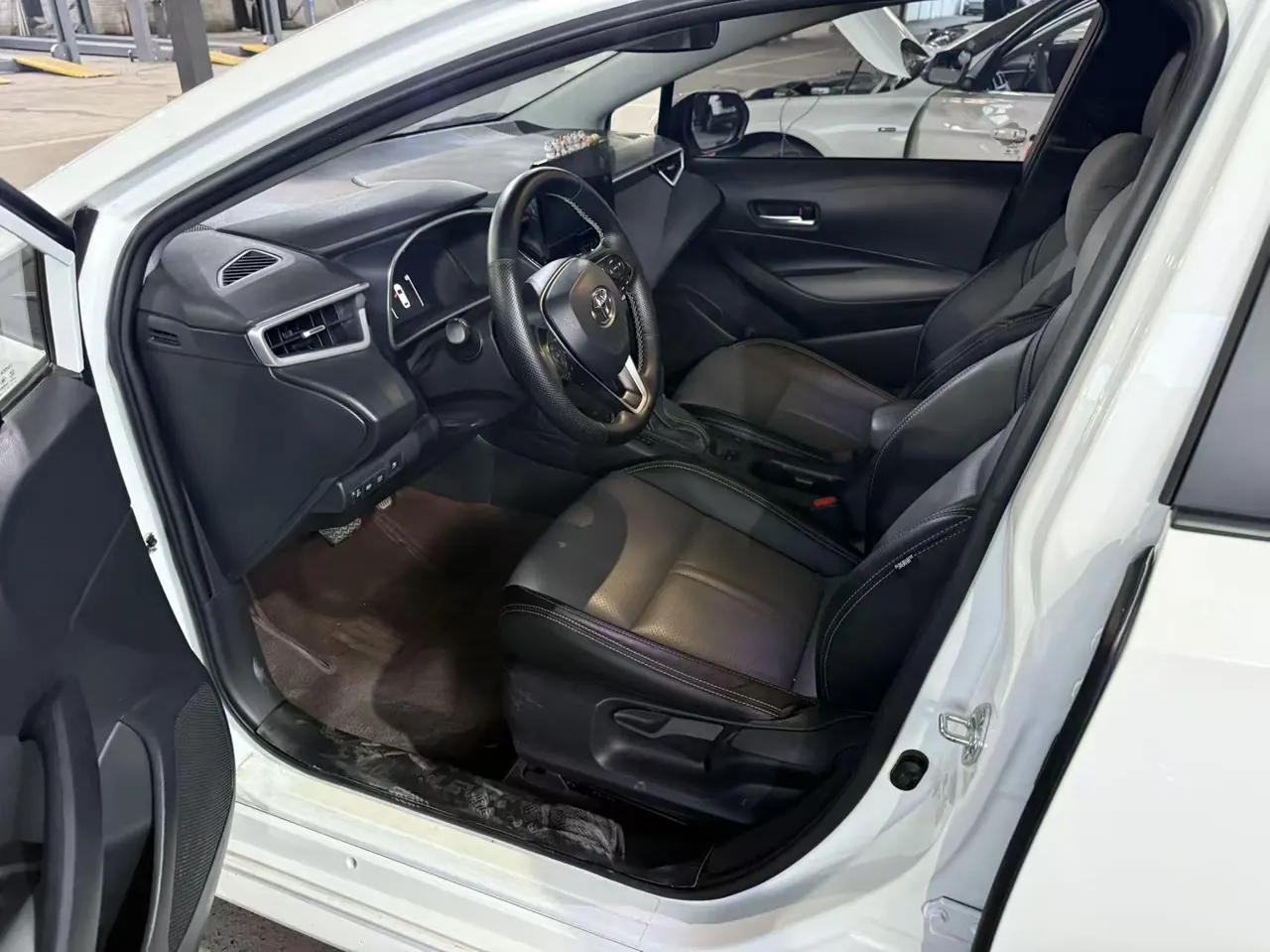 Toyota 2023 Lei Ling Shuangqing 1.8 Stepless Intelligent Electric Hybrid Deluxe Edition Automatic Gear 2