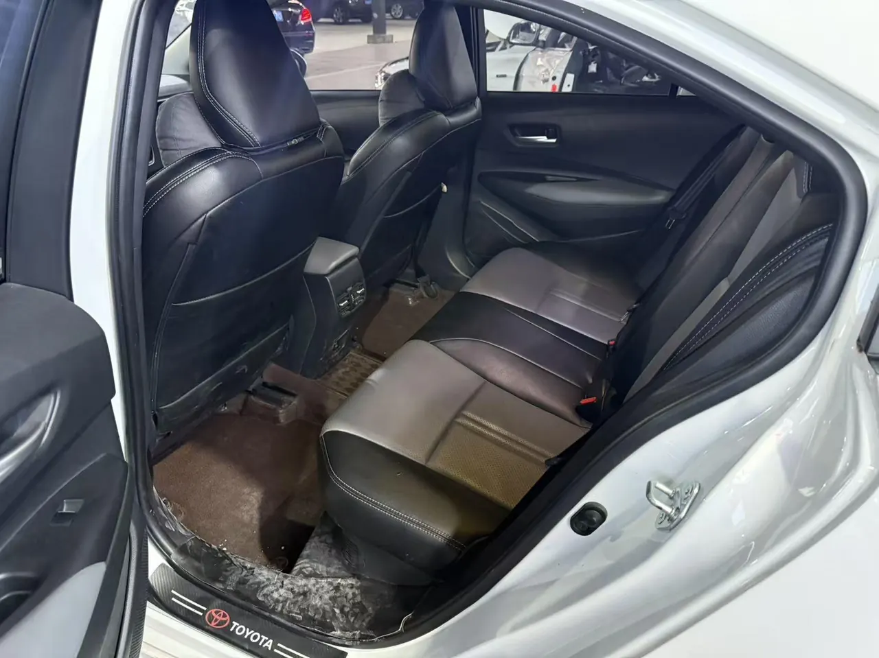Toyota 2023 Lei Ling Shuangqing 1.8 Stepless Intelligent Electric Hybrid Deluxe Edition Automatic Gear 3