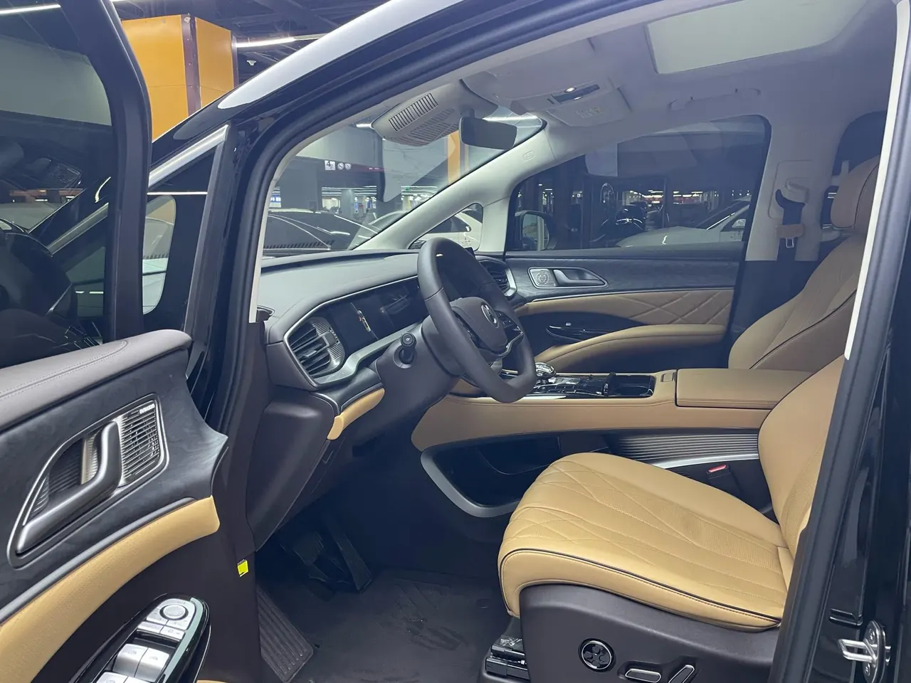 Denza 2024 Denza D9 DM-i 1.5T stepless 980 four-wheel drive distinguished automatic gear 3