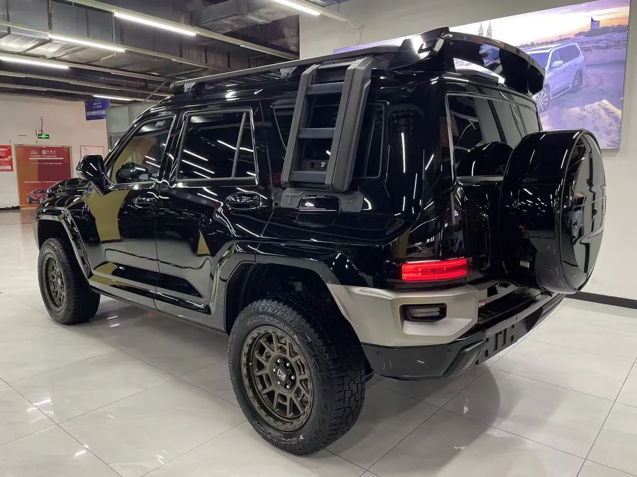 Tank 2024 Tank 700 Hi4-T 3.0T Extreme Edition Automatic Gear 4