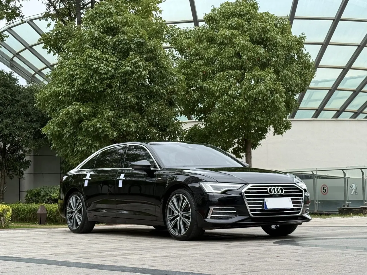 Audi 2021 A6L 2.0TFSI 45TFSI Quattro Selected Elegant Automatic Gear 2