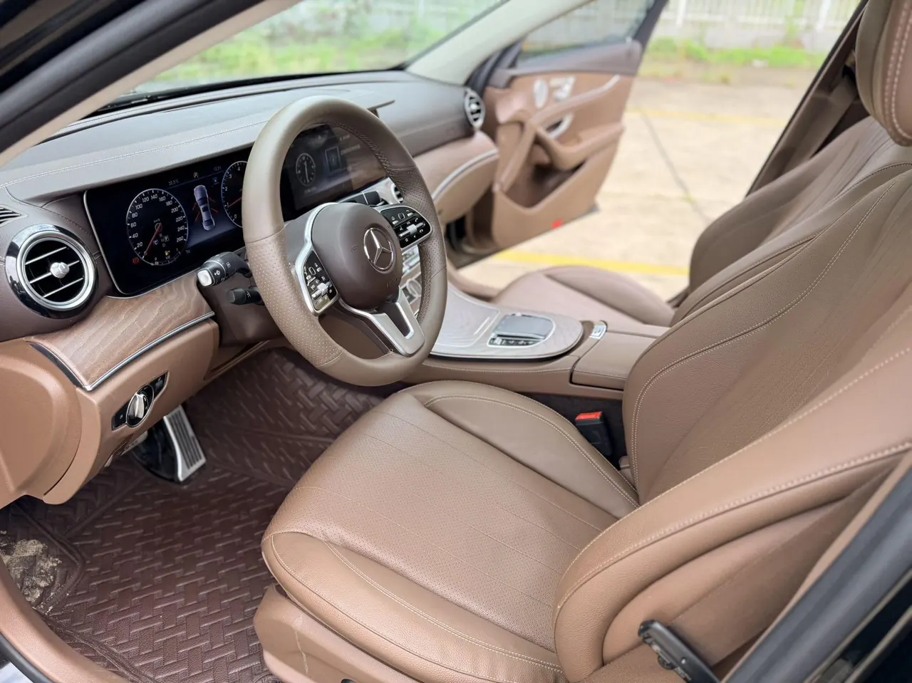 Mercedes Benz E Class 2020 E 300 L 2.0T Luxury Automatic Gear 4