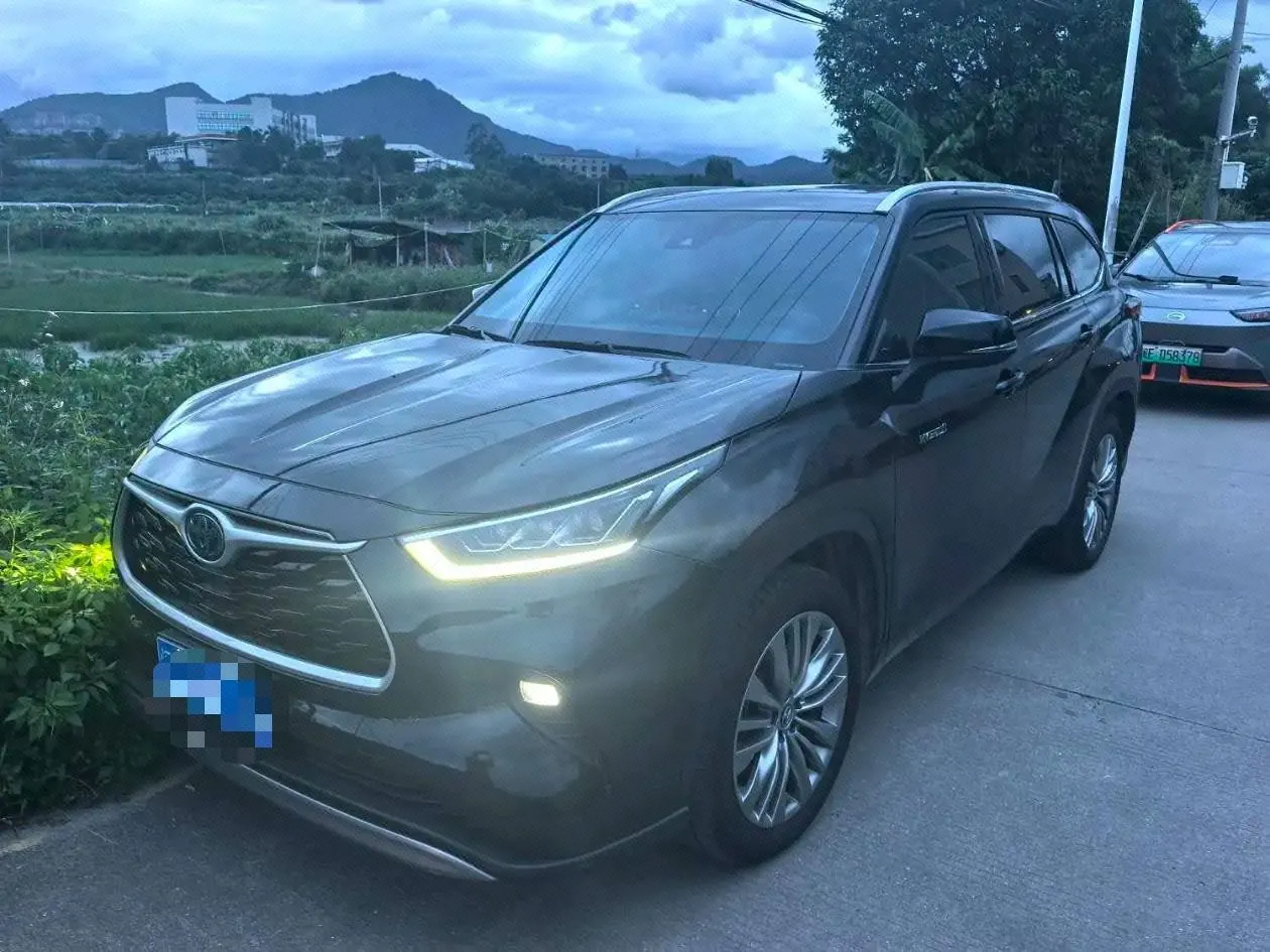 打开图片灯箱:Toyota 2023 Highlander Dual Engine 2.5 Stepless Intelligent Electric Hybrid Four-wheel Drive Premium Edition 7-seat Automatic Transmission