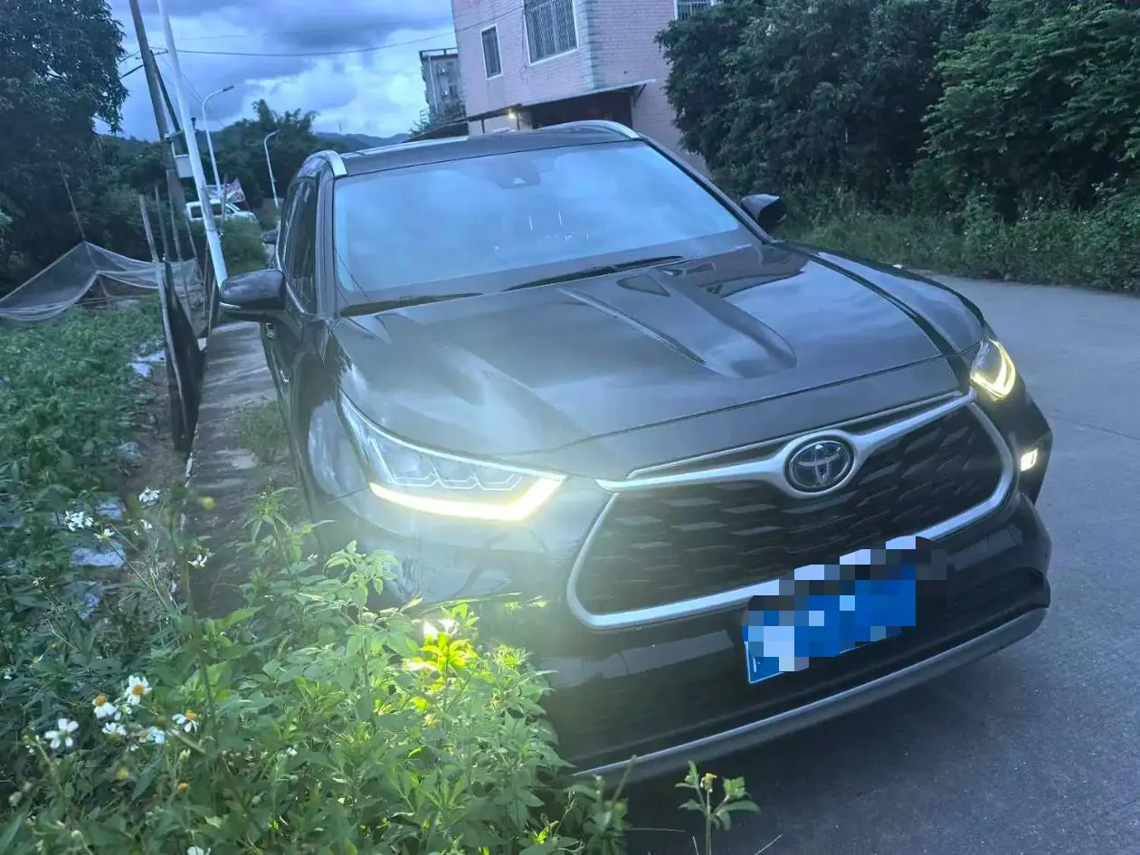 Toyota 2023 Highlander Dual Engine 2.5 Stepless Intelligent Electric Hybrid Four-wheel Drive Premium Edition 7-seat Automatic Transmission 2
