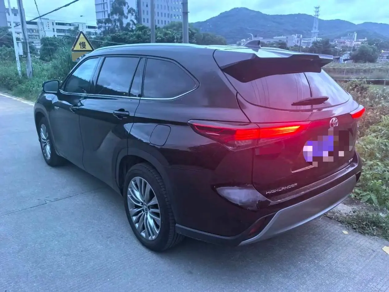 Toyota 2023 Highlander Dual Engine 2.5 Stepless Intelligent Electric Hybrid Four-wheel Drive Premium Edition 7-seat Automatic Transmission 3