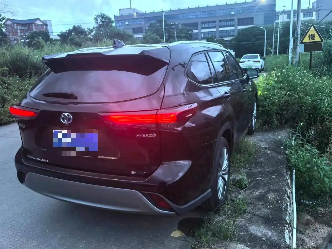 Toyota 2023 Highlander Dual Engine 2.5 Stepless Intelligent Electric Hybrid Four-wheel Drive Premium Edition 7-seat Automatic Transmission 4