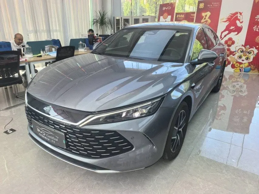 打开图片灯箱:BYD 2025 Qin L DM-i 1.5 stepless smart driving version 120KM leading automatic gear