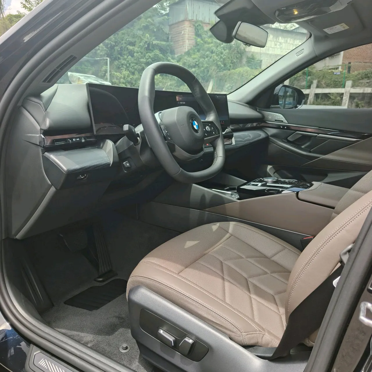 BMW 5 Series 2023 530Li xDrive 2.0T Luxury Suit Automatic Gear 4