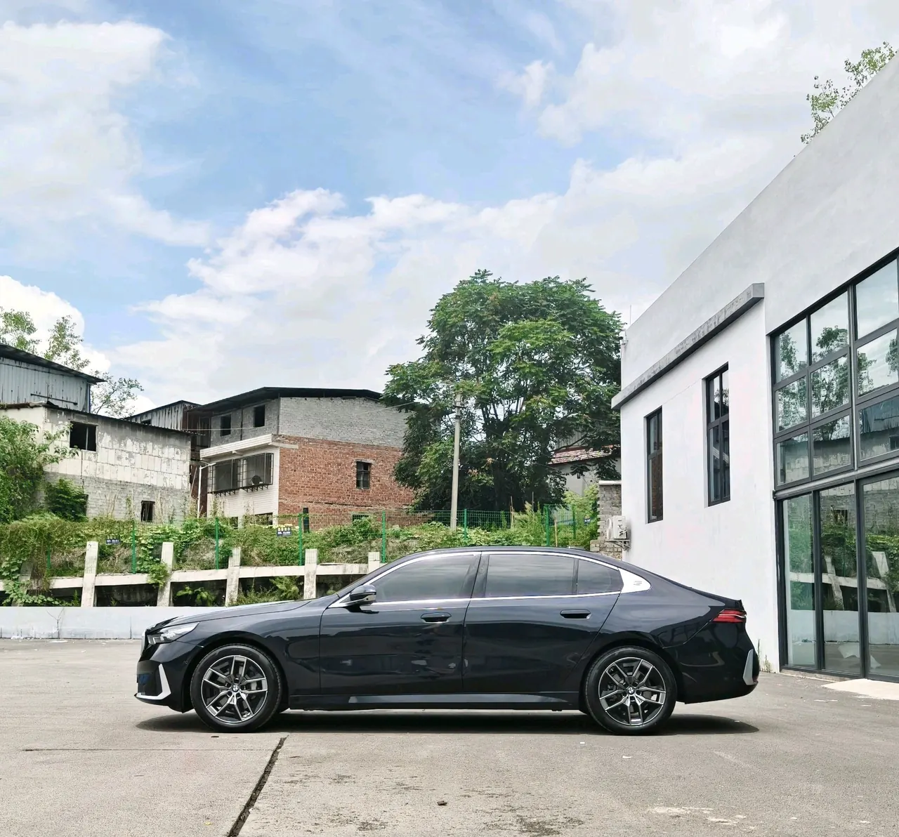 BMW 5 Series 2023 530Li xDrive 2.0T Luxury Suit Automatic Gear 8