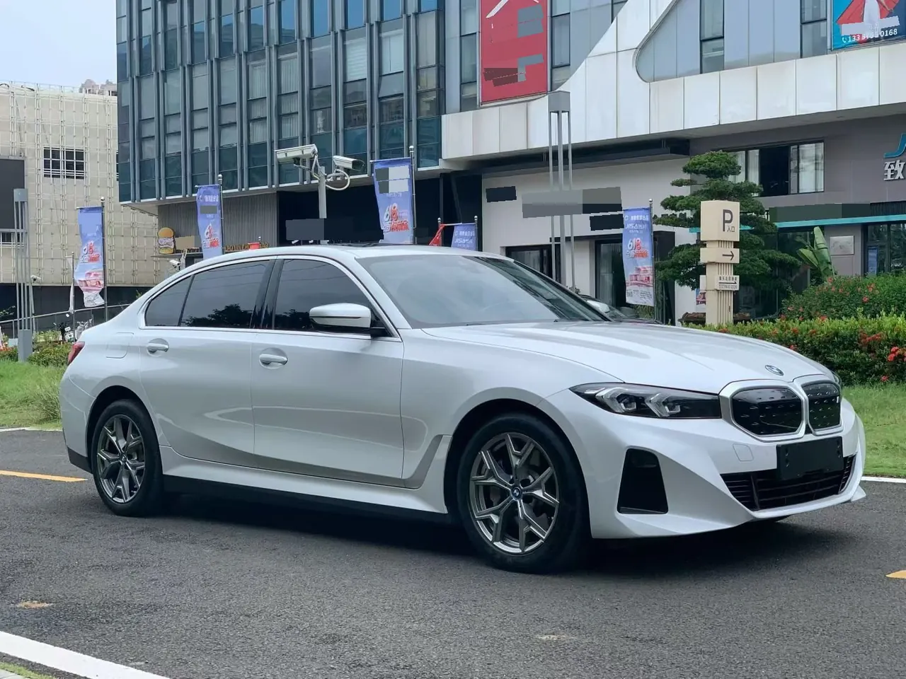 BMW 2022 i3 eDrive 35L automatic gear 3