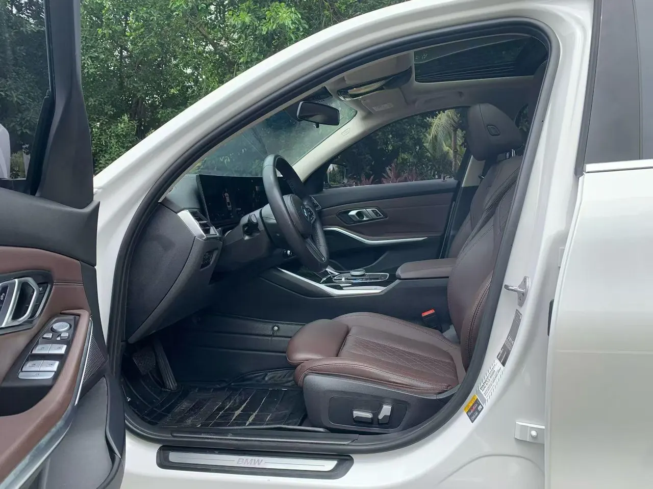BMW 2022 i3 eDrive 35L automatic gear 4