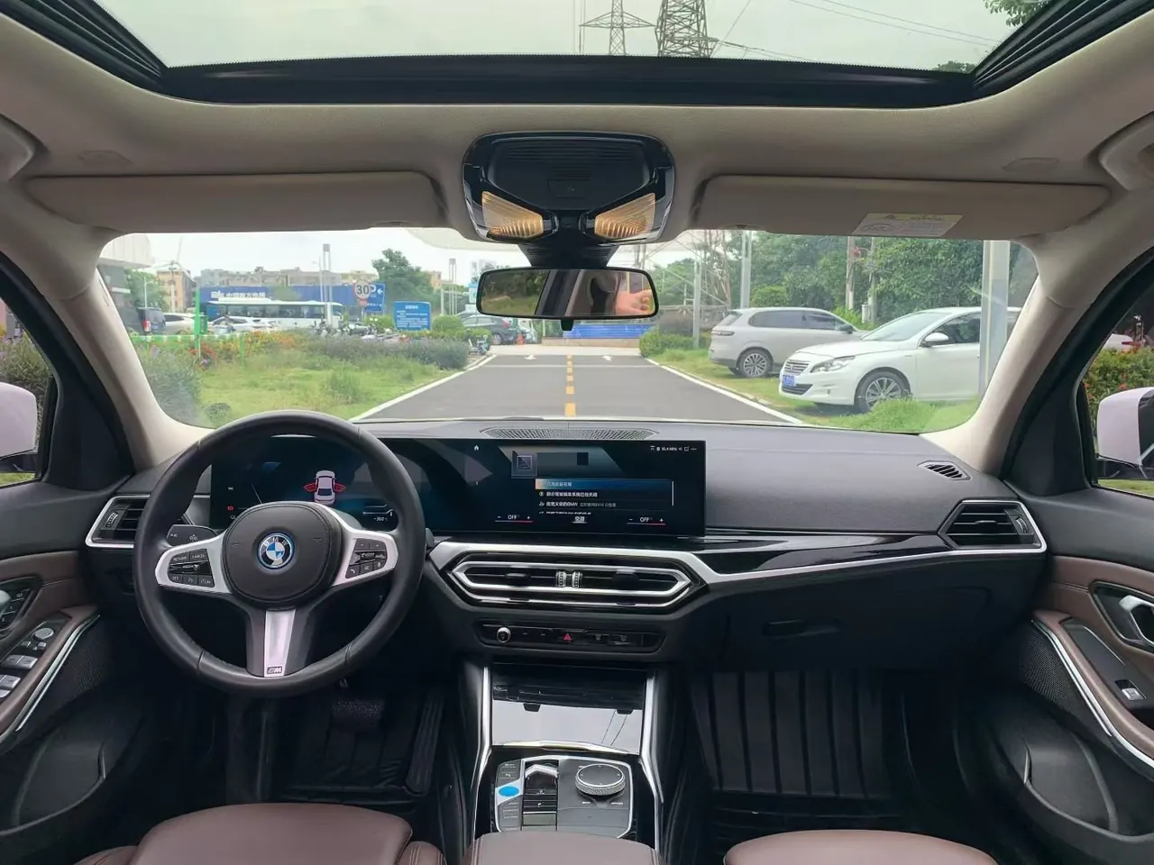 BMW 2022 i3 eDrive 35L automatic gear 5