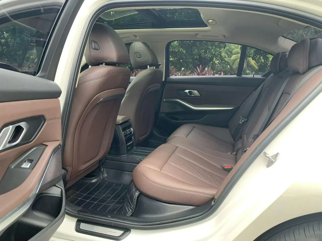 BMW 2022 i3 eDrive 35L automatic gear 6