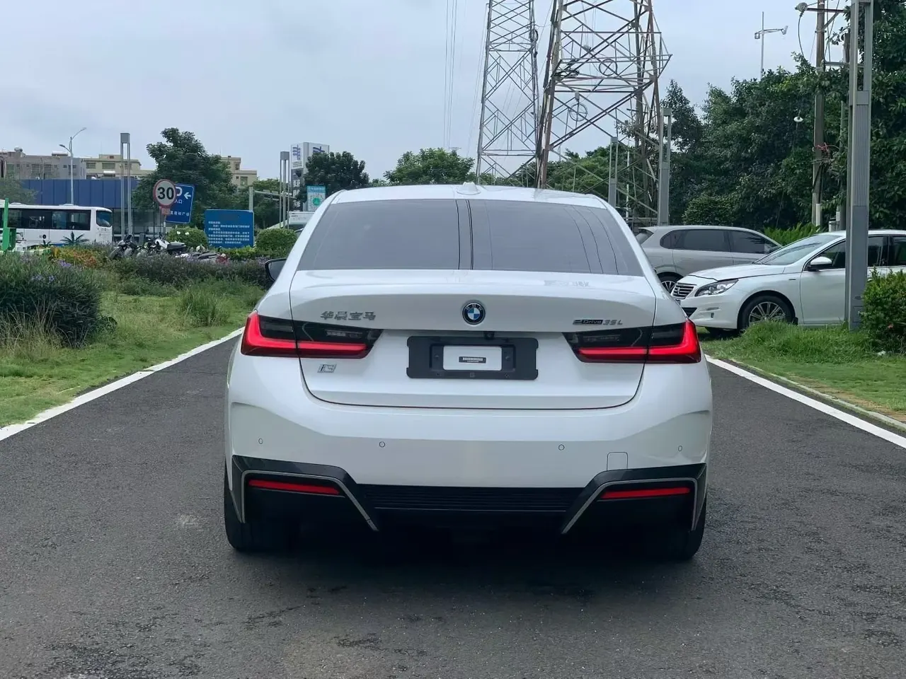 BMW 2022 i3 eDrive 35L automatic gear 8