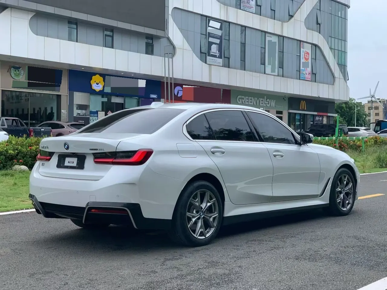 BMW 2022 i3 eDrive 35L automatic gear 9