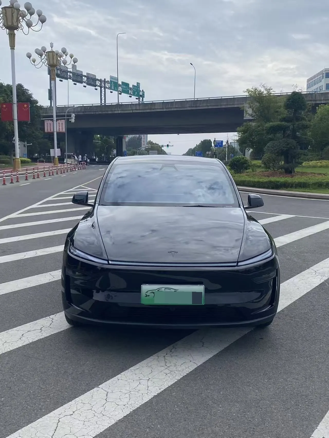 Tesla 2026 Model Y Rear-Wheel-Drive Automatic 2