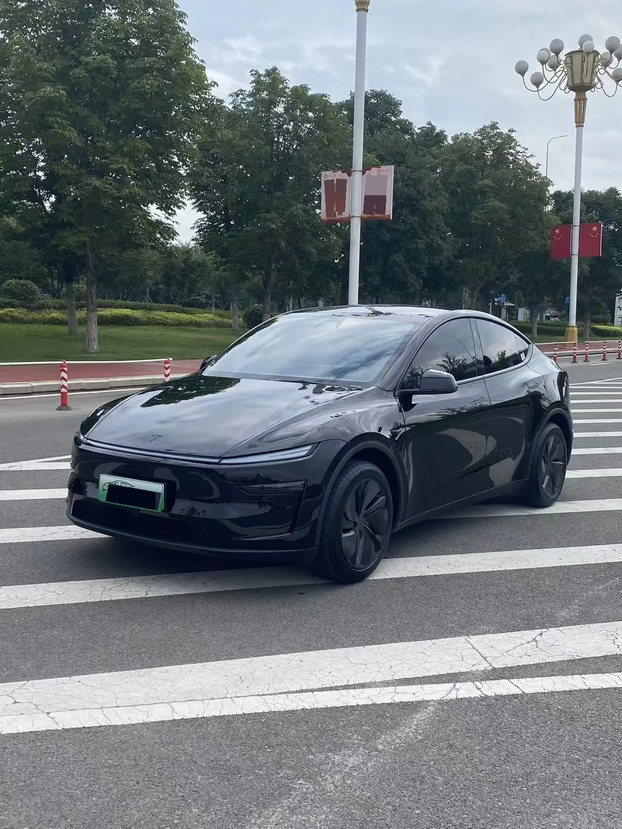 Tesla 2026 Model Y Rear-Wheel-Drive Automatic 4