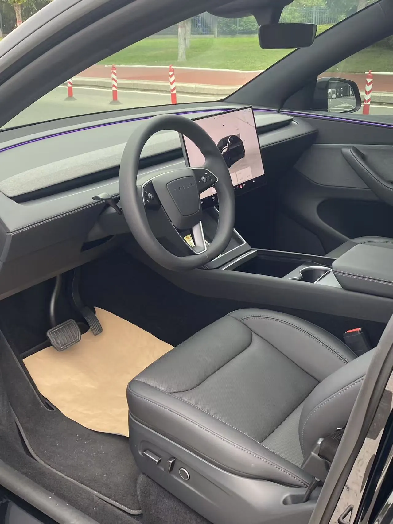 Tesla 2026 Model Y Rear-Wheel-Drive Automatic 9
