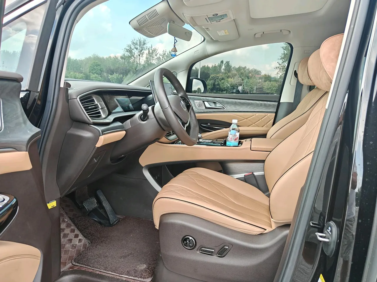 Denza 2024 Denza D9 DM-i 1.5T stepless 980 four-wheel drive distinguished automatic gear 9