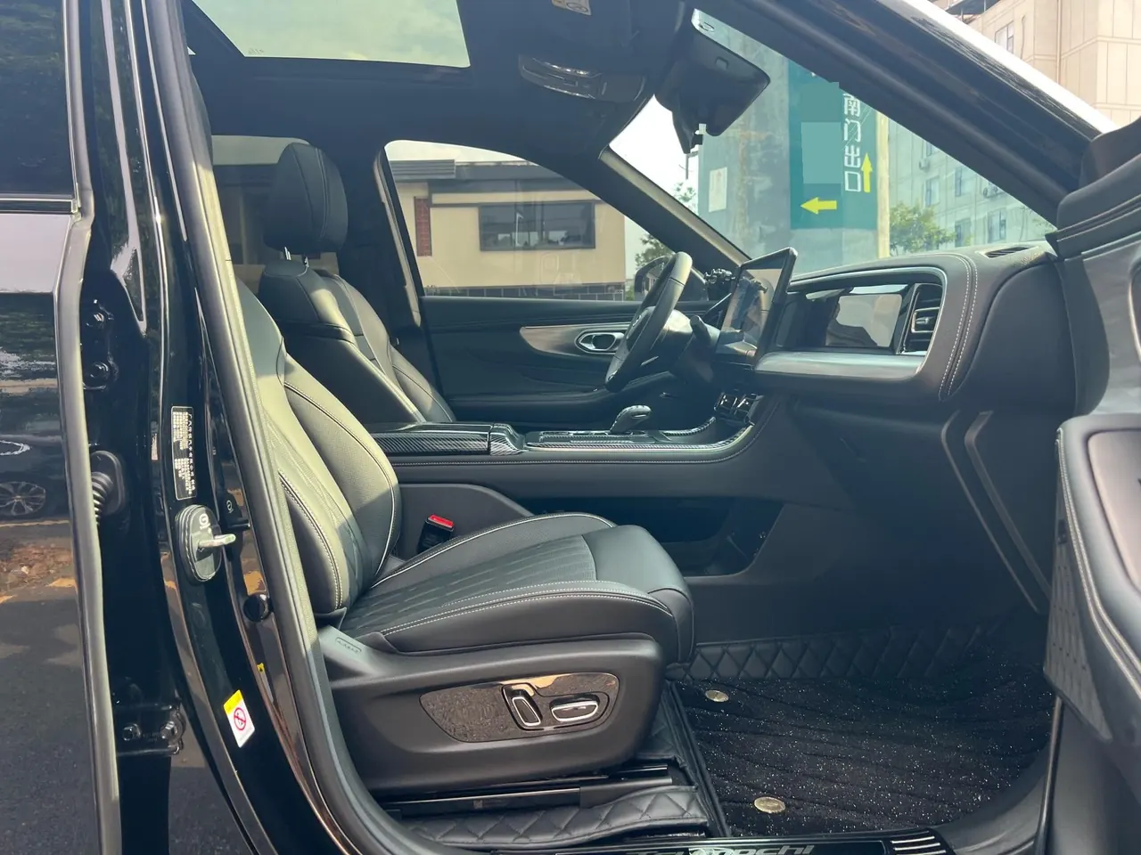 Trumpchi 2025 GS8 2.0TGDI Leading Series, Two-Wheel Drive Luxury Version, 5-Seater, Automatic Transmission 7