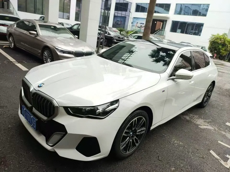 Open image lightbox: BMW 5 Series 2024 model 530Li 48V 2.0T Leading Edition M Sport Package Automatic