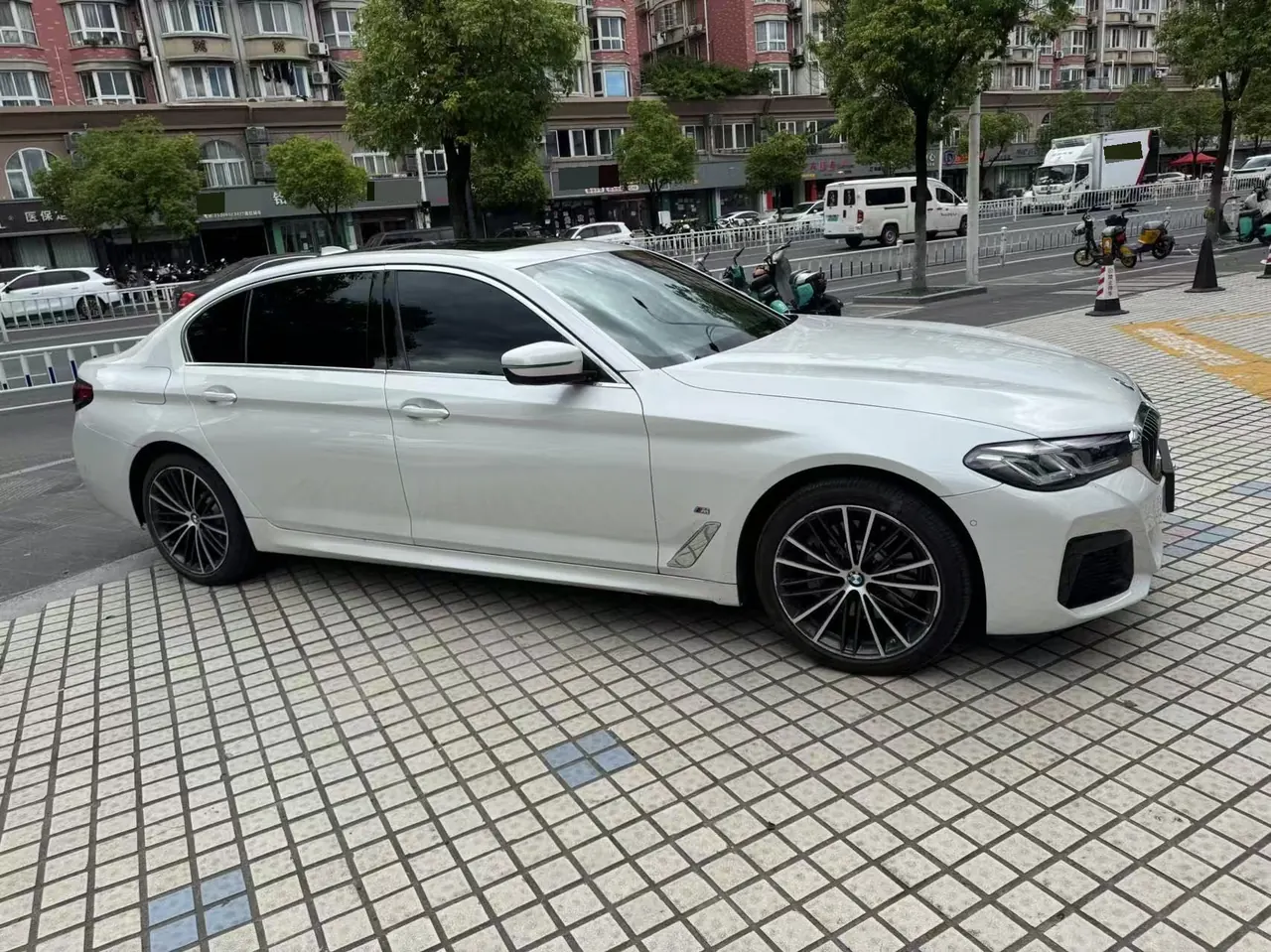 BMW 5 Series 2021 530Li 2.0T Leading M Sports Suit Automatic Gear 4
