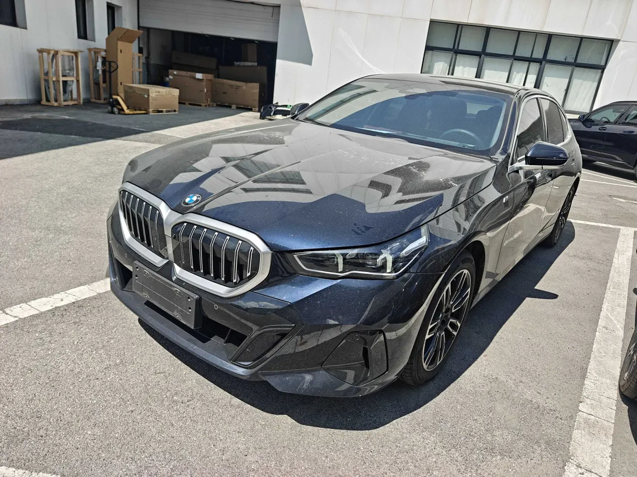 打开图片灯箱:BMW 5 Series 2025 530Li 48V 2.0T Leading M Sports Suit Automatic Gear