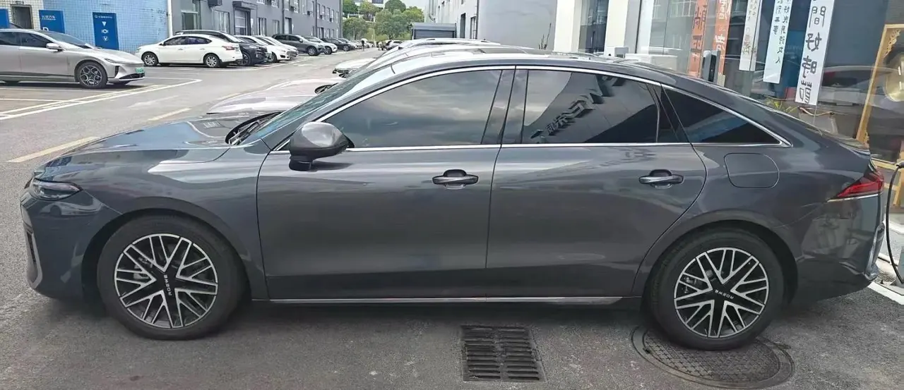 Roewe 2025 M7 DMH 1.5 160km Pleasant Edition Automatic Gear 4