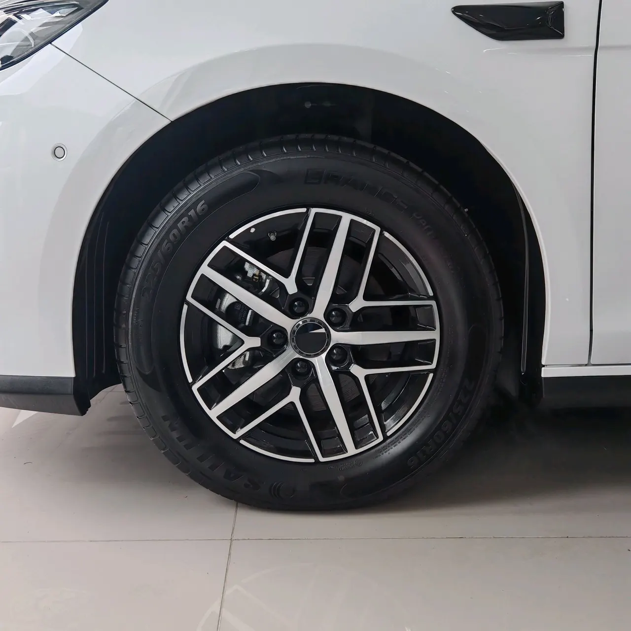 BYD 2025 seals 05 DM-i 1.5 stepless smart driving version 120KM flagship automatic gear 11