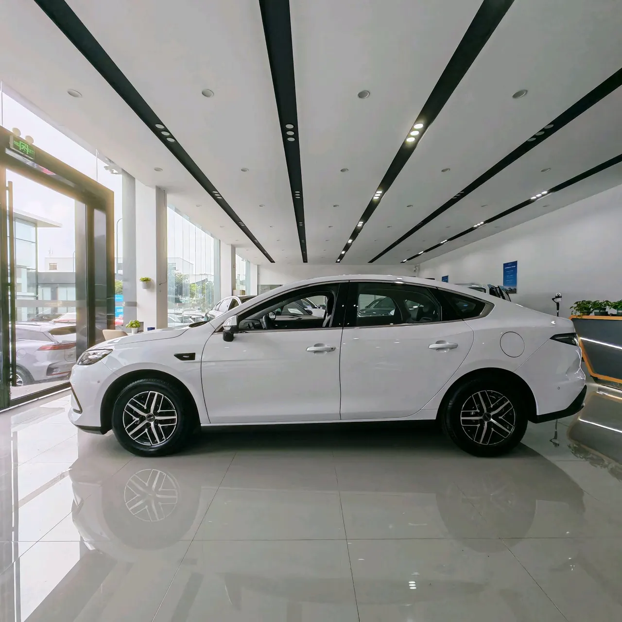 BYD 2025 seals 05 DM-i 1.5 stepless smart driving version 120KM flagship automatic gear 12