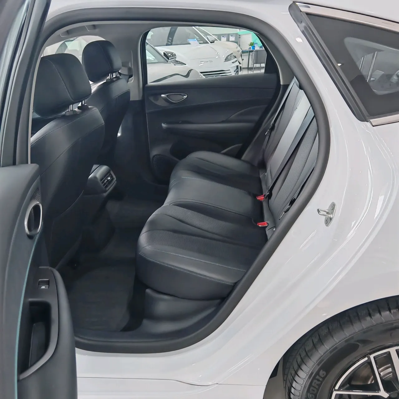 BYD 2025 seals 05 DM-i 1.5 stepless smart driving version 120KM flagship automatic gear 8