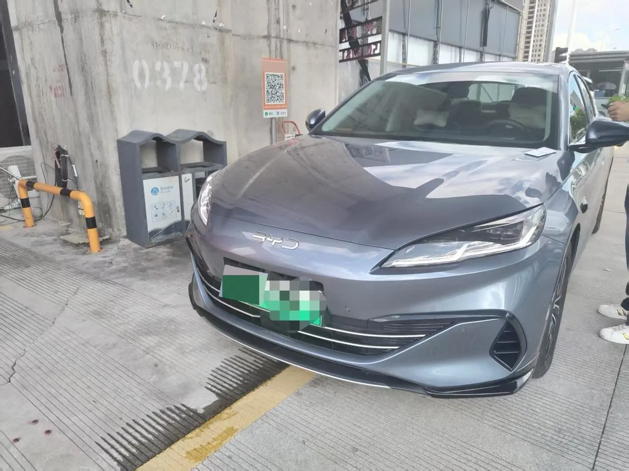 打开图片灯箱:BYD 2025 seals 06 DM-i 1.5 stepless smart driving version 120KM flagship automatic gear