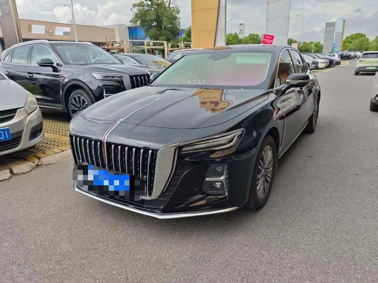 Open image lightbox: HongQi 2025 H5 1.5T Flag Rhyme 500000 Commemorative Automatic Gear