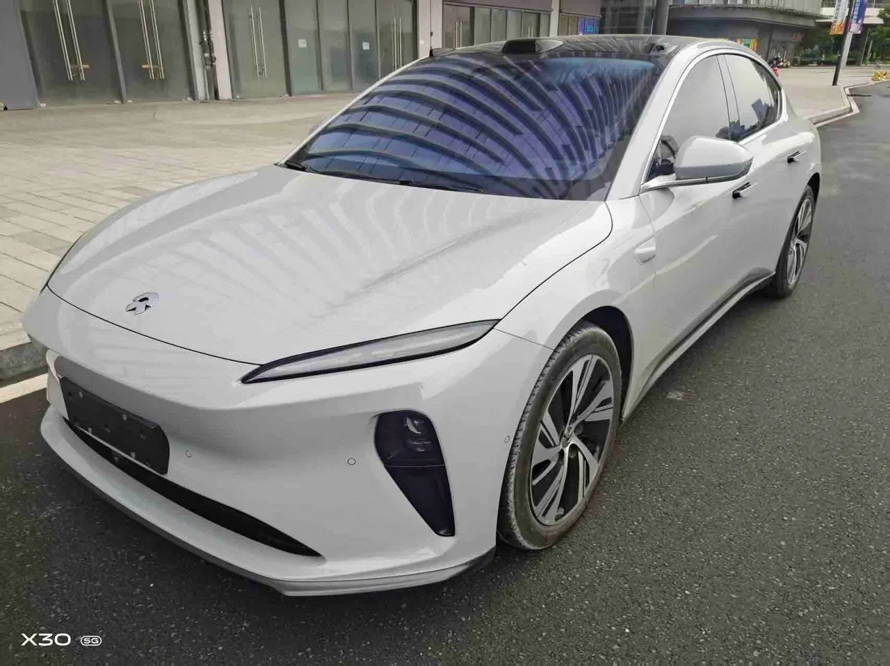 Open image lightbox: NIO 2024 ET5 75kWh automatic gear