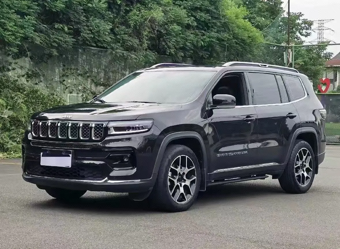 Jeep 2021 Commander 2.0T Two-Drive Deluxe Automatic Gear - View 1