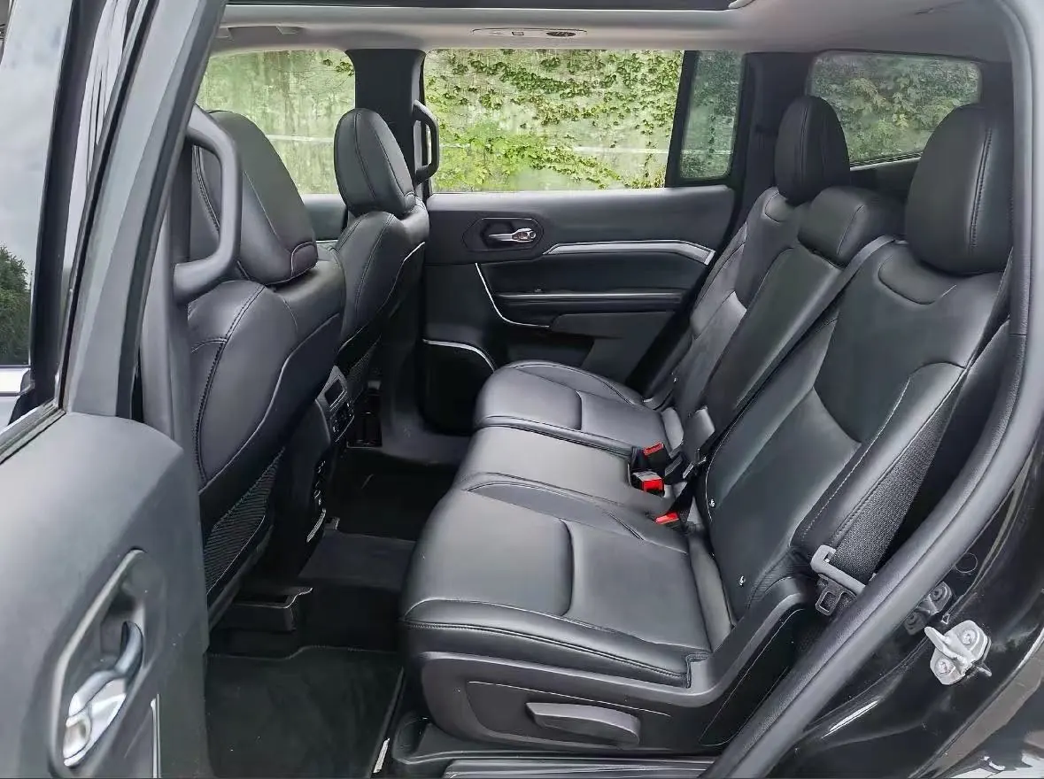 Jeep 2021 Commander 2.0T Two-Drive Deluxe Automatic Gear 4