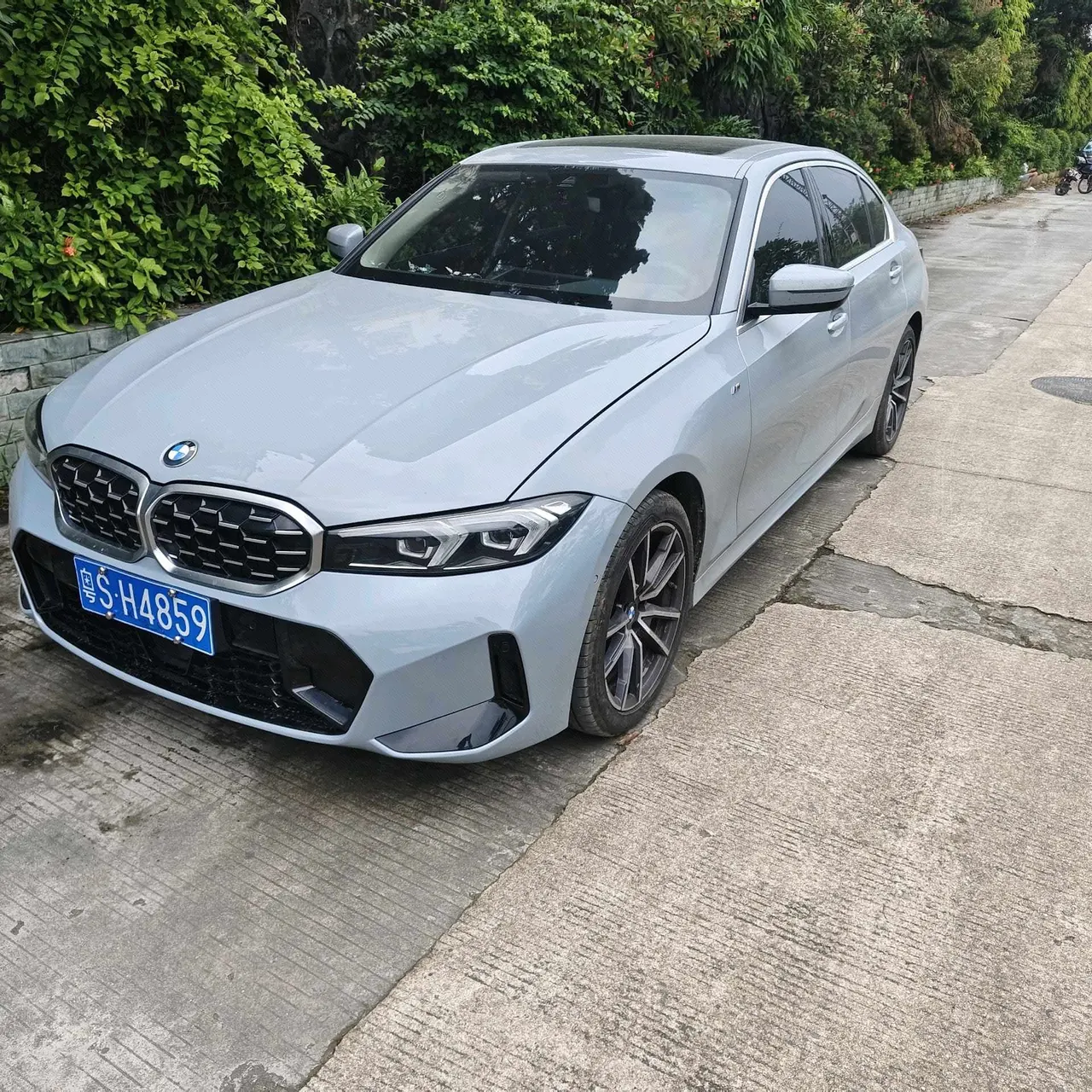 Open image lightbox: BMW 3 Series 2025 325Li 2.0T M Sports Suit Automatic Gear