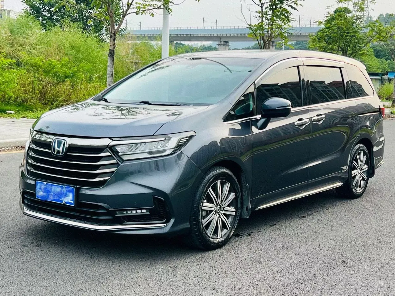 Open image lightbox: Honda 2022 Odyssey Hybrid 2.0 Stepless Sharp and Glory Edition Automatic Gear