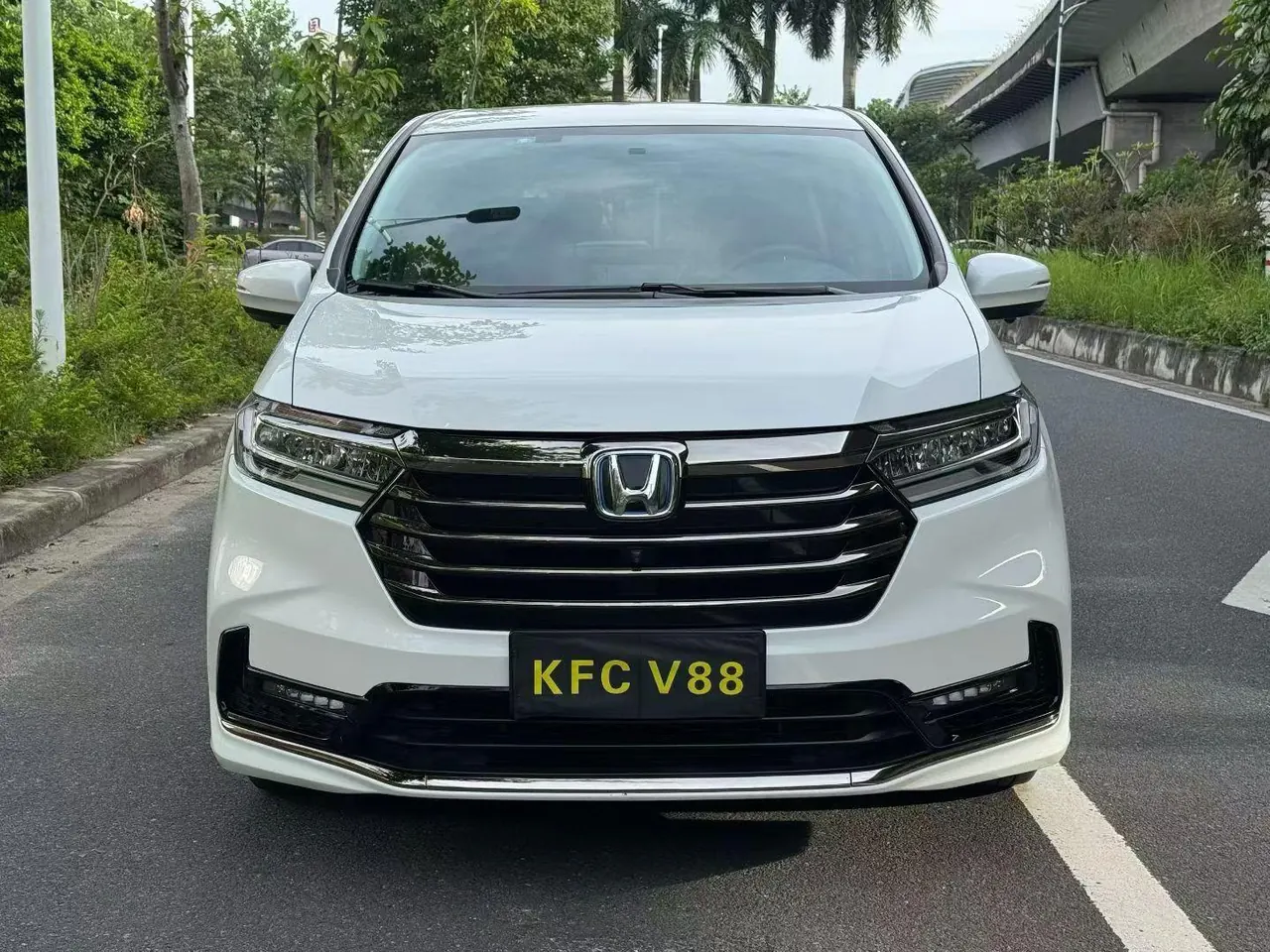 Honda 2022 Odyssey Hybrid 2.0 Stepless Sharp and Pleasant Edition Automatic Gear 2