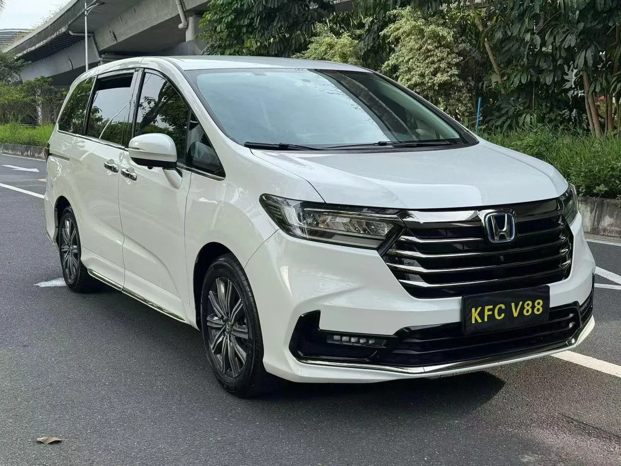 Honda 2022 Odyssey Hybrid 2.0 Stepless Sharp and Pleasant Edition Automatic Gear 3