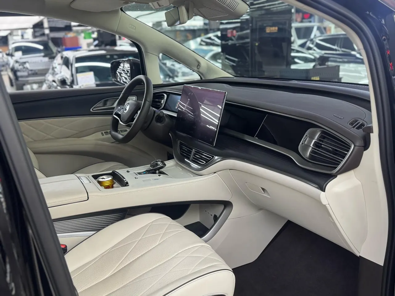 Denza 2024 Denza D9 DM-i 1.5T stepless 980 four-wheel drive flagship automatic gear 10