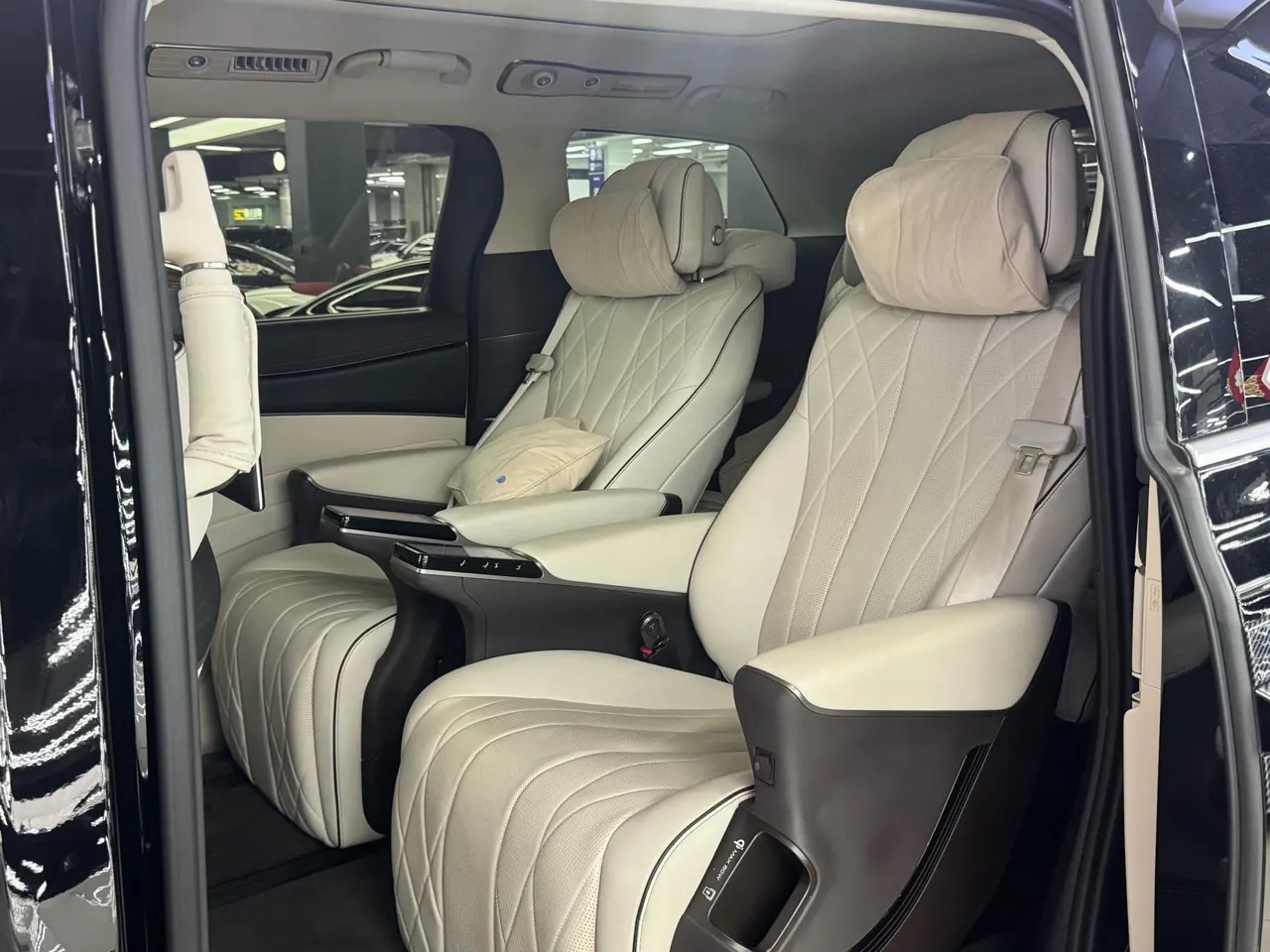 Denza 2024 Denza D9 DM-i 1.5T stepless 980 four-wheel drive flagship automatic gear 6