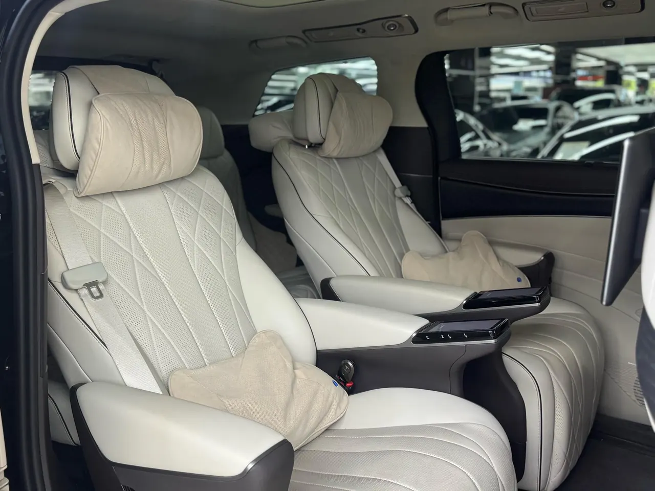 Denza 2024 Denza D9 DM-i 1.5T stepless 980 four-wheel drive flagship automatic gear 9